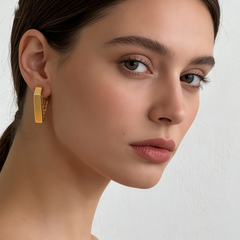 Lee Hoop huggie EAR/Gold