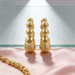 Lisa Hoop huggie EAR/Gold