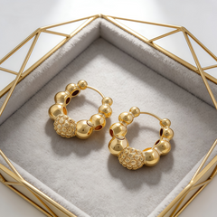 Lisa Hoop huggie EAR/Gold