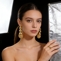 Lisa Hoop huggie EAR/Gold