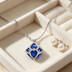 SILICA BLUE CRYSTAL Necklace