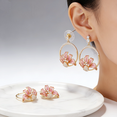 MINA ROUND FLOWER ENAMEL EAR