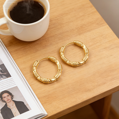 EMILIE Hoop huggie EAR/Gold