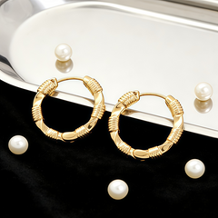 EMILIE Hoop huggie EAR/Gold