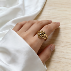 Love Knot Ring/GOLD Stainless Steel