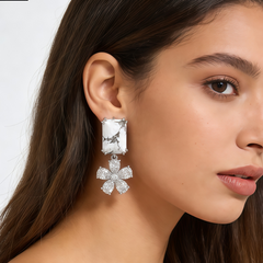 EAQUISITE WHITE STRIPED PANDENT NCK/RHD WHITE CRYSTAL