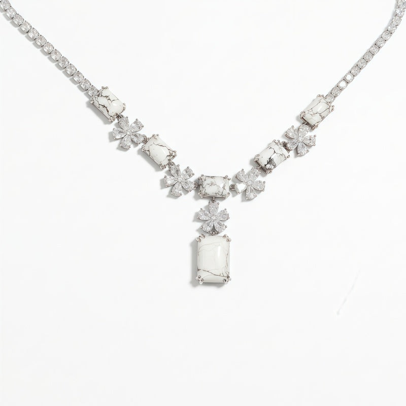 EAQUISITE WHITE STRIPED PANDENT NCK/RHD WHITE CRYSTAL