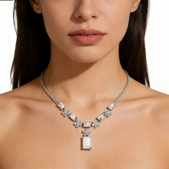 EAQUISITE WHITE STRIPED PANDENT NCK/RHD WHITE CRYSTAL