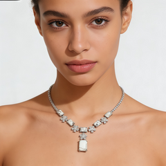 EAQUISITE WHITE STRIPED PANDENT NCK/RHD WHITE CRYSTAL