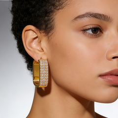 KATE HOOP HUGGIE EAR/GOLD METAL