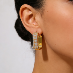 KATE HOOP HUGGIE EAR/GOLD METAL