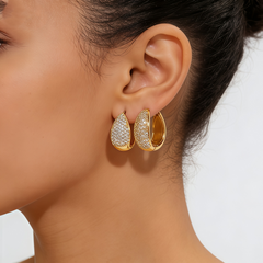 KK HOOP HUGGIE EAR/GOLD WHITE CRYSTAL