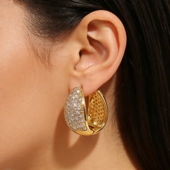 KATHY HOOP HUGGIE EAR/GOLD WHITE CRYSTAL