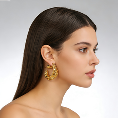 MARY HOOP HUGGIE EAR/GOLD METAL