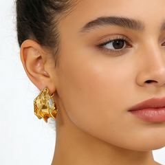 MARY HOOP HUGGIE EAR/GOLD METAL