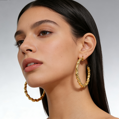 EMMA HOOP HUGGIE EAR/GOLD METAL