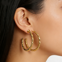 EMMA HOOP HUGGIE EAR/GOLD METAL