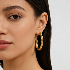 SPRING HOOP HUGGIE EAR/GOLD METAL