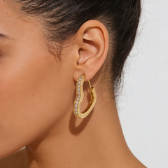 HEART HOOP HUGGIE Earrings/GOLD METAL