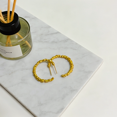 EMMA HOOP HUGGIE Earrings/GOLD METAL