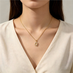 Letters Q Necklace/Rose gold